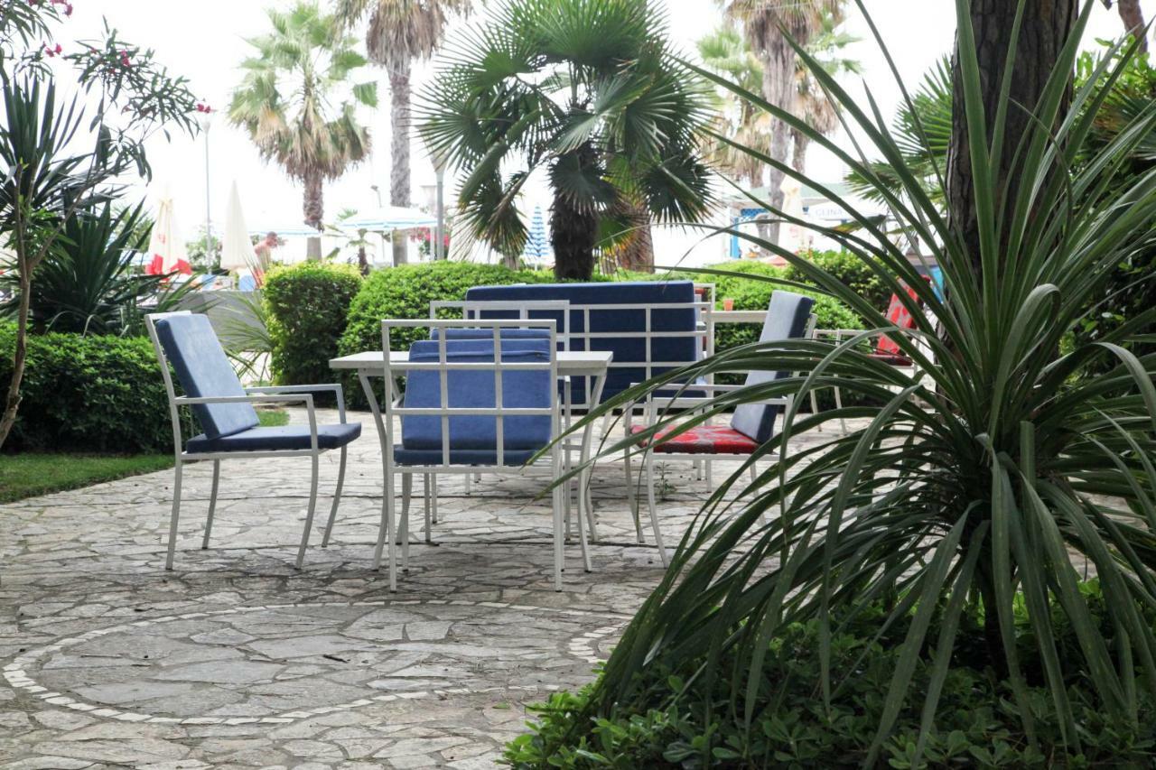 Fafa Beach Hotel Golem  Exteriör bild